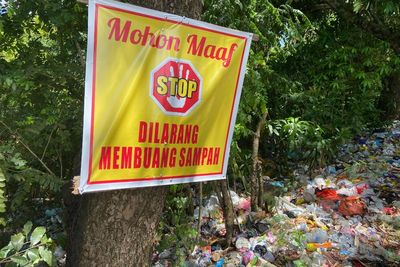 Miris , Sudah Diberi Papan Himabuan Oknum Warga Tetap Buang Sampah di Lokasi ini