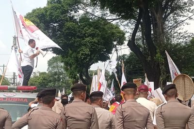 Massa PBB dan Gerindra Berhadap-hadapan di Depan KPU, Polisi Tutup Jalan