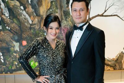 Titi Kamal Elegan Pakai Dress Hitam Berkilau Kondangan sama Suami di Tengah Isu Selingkuh