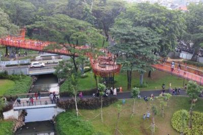 Rehat Sejenak di Tebet Eco Park, Rekomendasi Tempat Santai di Kawasan Rendah Emisi