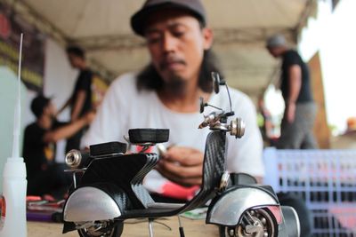 Keren! Sampah Kaleng Bekas Disulap Jadi Miniatur Vespa Menarik dan Bernilai Jual