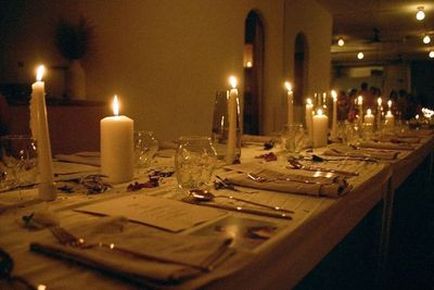 Model New York Ini Gelar Acara Dinner Tanpa Busana, Satu Meja dengan Orang Asing