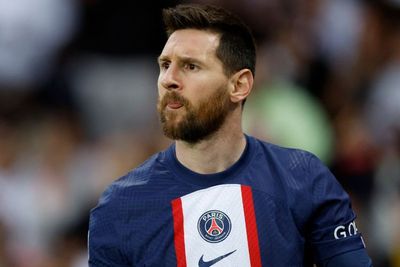 Barcelona Emang Cinta Messi, tapi Sayang Gak Punya Duit untuk Pulanginnya