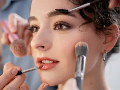 Tips Makeup Aman Meski Berada di Outdoor Maupun Cuaca Panas