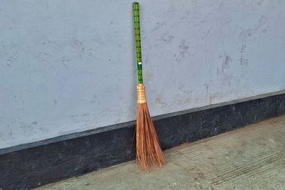 Sapu Lidi: Tolak Bala, Ritual Penyembuh Bayi dan Alat Penolak Hujan dalam Budaya Jawa