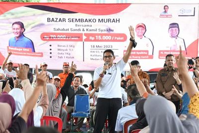 Sandiaga dan Kamil Syaikhu Gelar Bazar Sembako Murah di Medan Satria Kota Bekasi