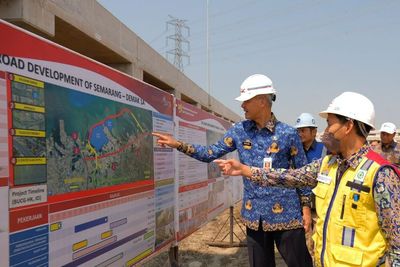 Terima Keluhan Banjir Rob di Demak, Ganjar Cek Progres Tol Semarang-Demak Seksi 1