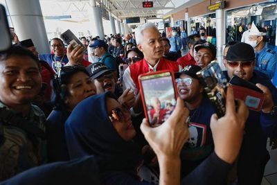 Tiba di Bandara Palembang, Ganjar Diteriaki Selamat Datang Presiden