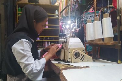 Keberadaan Tukang Obras Kain di Bengkulu yang Bertahan di Tengah Gempuran Zaman
