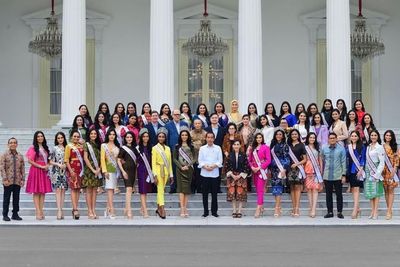 Intip Gaya Busana Finalis Puteri Indonesia 2023 Saat Bertemu Presiden Jokowi di Istana