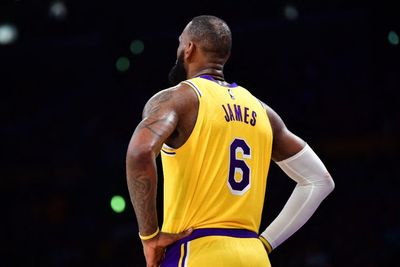 Usai Gagal Bawa Lakers ke Final NBA 2022 2023, LeBron James Pertimbangkan untuk Pensiun