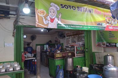 Hidden Gem, Sedapnya Soto Betawi Bu Yanti di Gang Kecil Stasiun Gondangdia