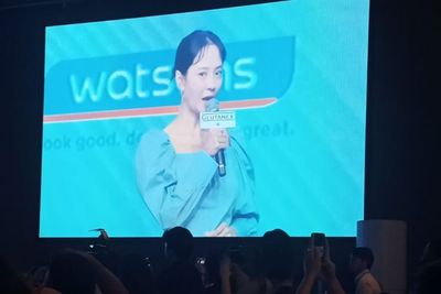Keseruan Fanconcert Song Ji Hyo di Jakarta, Dari Makan Risol hingga Rias Bapak-bapak