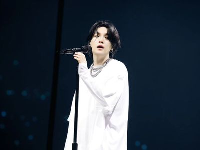 Suga BTS Ungkap Momen Tersulitnya saat Menjalani Tur Sendirian: Masuk Angin hingga Ingin Pingsan