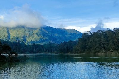 Mengulik Legenda dan Mitos Telaga Warna: Kisah Cinta Roro Anteng hingga Keberadaan Naga