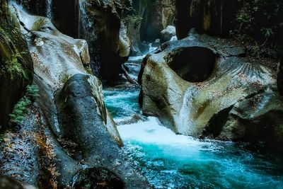 Indahnya Air Terjun Nyarai Sumbar, Surga Tersembunyi yang Memacu Adrenalin