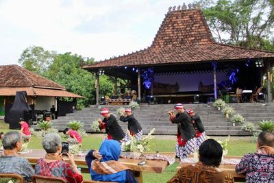 Long Weekend, Yuk Main ke Kampoeng Joglo Tanjung Lesung yang Bikin Bule Loh!
