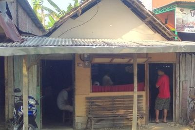 Warung Njang Salim, Konsepnya Hening antara Pembeli dan Penjual Tak Bicara!