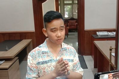 Naik BST-Feeder di Solo Tak Lagi Gratis, Gibran Minta Maaf ke Warga