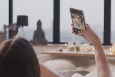 5 Hal yang Harus Kamu Lakukan Jika Pacar Minta PAP Tanpa Busana