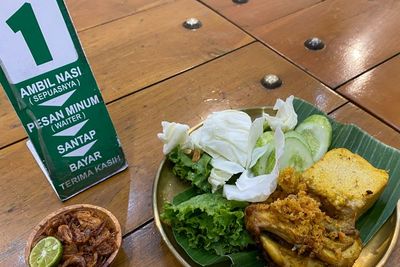 Auto Kenyang! Makan di Sini Bisa Refill Nasi Uduk Sepuasnya, Harganya Cuma Rp8 Ribu