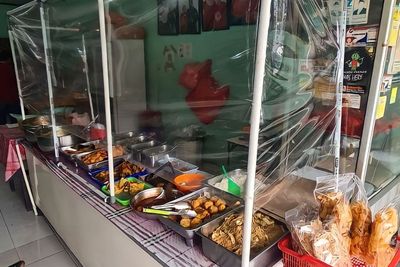 Nasi Uduk & Ketupat Sayur Encim Sukaria di Tangerang, Sudah Berdiri 50 Tahun Lebih