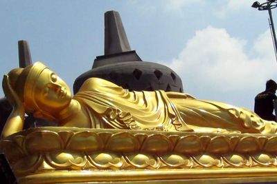 Patung Buddha dan Stupa di Depan Balekota Solo Meriahkan Hari Raya Waisak