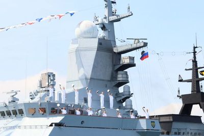 17 Armada Kapal Perang Asing Penuhi Laut Makassar, Ada Apa?