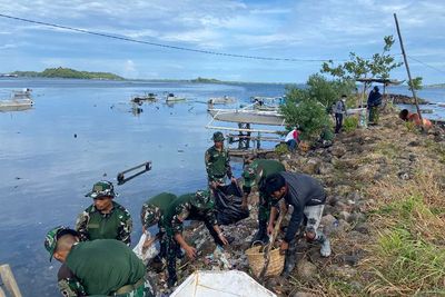 Pemkot Parepare, TNI dan Polri Gelar Bersih Pantai Peringati Hari Lingkungan Hidup Sedunia