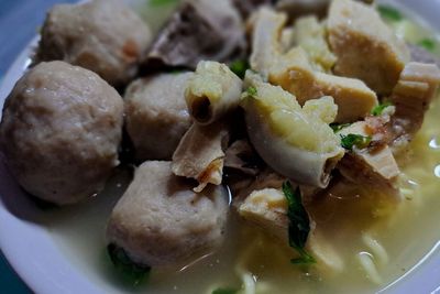 Bakso Niki Raos Pak Sugeng: Rahasia Lezat Legendaris Dibuat dengan Hati Sejak 1979