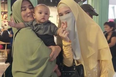 Viral Ibu Inara Rusli Usap Air Mata di Ruang Mediasi, Sikapnya ke Virgoun Disorot
