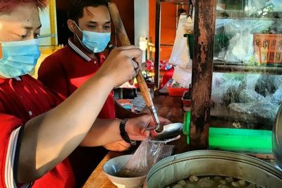 Murahnya Enggak Masuk Akal! Bakso Pak Ndut Seporsi Cuma Rp2 Ribu Saja