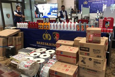 Bareskrim Bongkar Pembuatan Oli Palsu di Jatim: Diedarkan di Seluruh Indonesia!