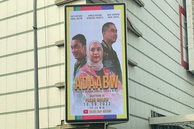 Sampai Pasang Billboard, Anak Jaksel VS Anak Jaktim Rebutan Cewek!