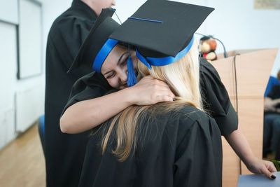 12 Puisi Paling Sedih tentang Perpisahan Sekolah, Singkat!