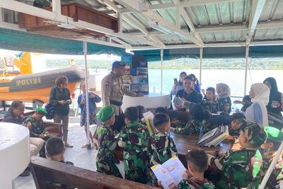 Polairud Polda Maluku Bangun Perpustakaan Apung Bagi Pelajar