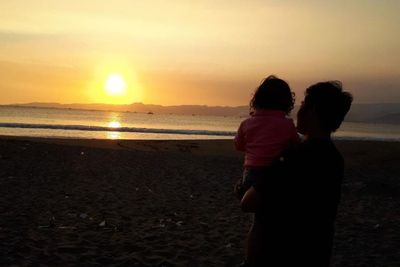 Pantai Cipatuguran, Spot Asyik Nikmati Sunset Terbaik di Pelabuhan Ratu