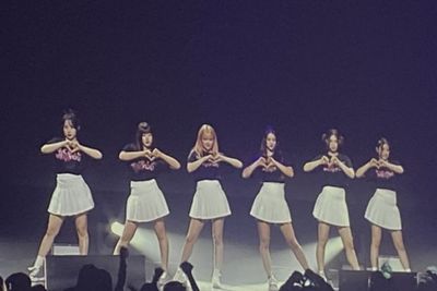 Konser di Jakarta, NMIXX Beri Kejutan Nyanyikan Lagu Anak 123 Sayang Semuanya