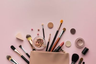 Alat Makeup yang Kotor Bisa Timbulkan Jerawat di Wajah, Yuk Simak Cara Membersihkannya! 