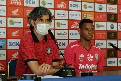 Jelang Hadapi PSM, Pelatih Bali United Soroti Kualitas Rumput Stadion BJ Habibie