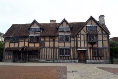 Berkunjung ke Rumah Shakespeare di Stratford-upon-Avon, Ziarah Buat Pecinta Sastra