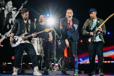 Rencana Nonton Coldplay di Singapura? Tiket Pesawat PP dari Jakarta Gak Sampai Rp2 Juta