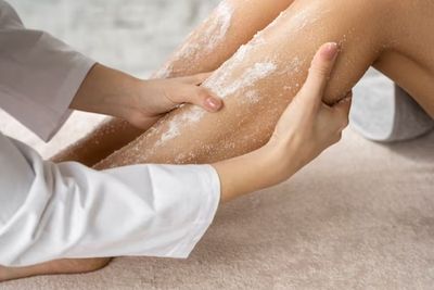 Manfaat Lakukan Scrub Pada Kaki, Haluskan Kulit Hingga Cegah Bau Tidak Sedap 