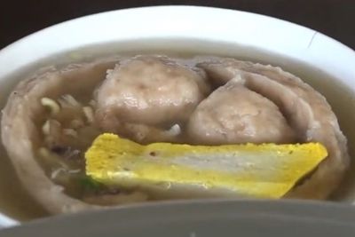 Unik! Warung Ini Jual Bakso yang Mangkoknya Bisa Dimakan