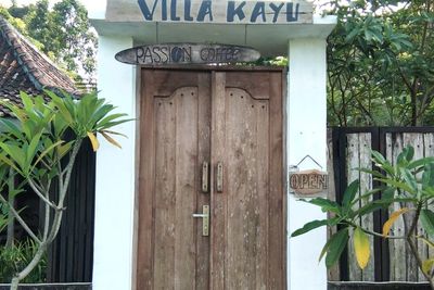 Serunya Menginap di Villa Kayu, Hunian di Pedesaan Yogya Rasanya Ubud Banget! 