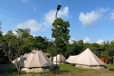 Nikmati Sensasi Camping Terfasilitasi, Dapat Menginap Seru Sambil BBQan Bersama Teman!