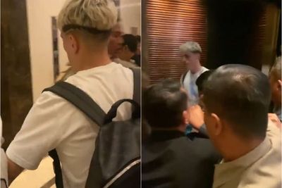 Momen Garnacho Diteriaki Kata-kata Tak Pantas oleh Fans saat di Hotel