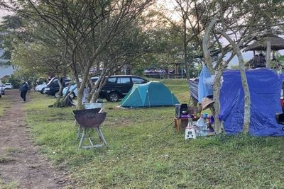 Serunya Camping di Pinggir Danau Buyan dengan View Sunset Bali