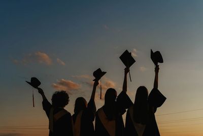 13 Lagu Perpisahan Sekolah yang Paling Sedih, Bikin Haru!
