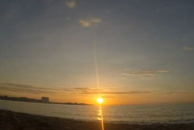 Menikmati Pesona Sunrise Pantai Cermin, Bikin Hati Tenang Gak Mau Pulang!
